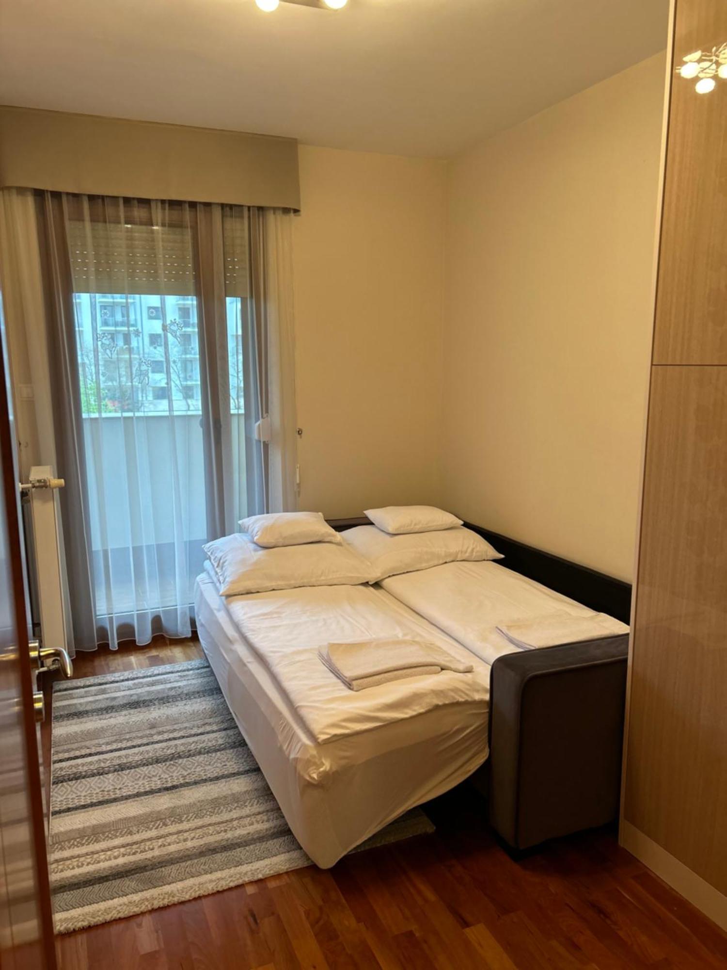 Danube Terrace Elegant With 2 Bedroom With Free Air Conditioner And Private Parking بودابست المظهر الخارجي الصورة
