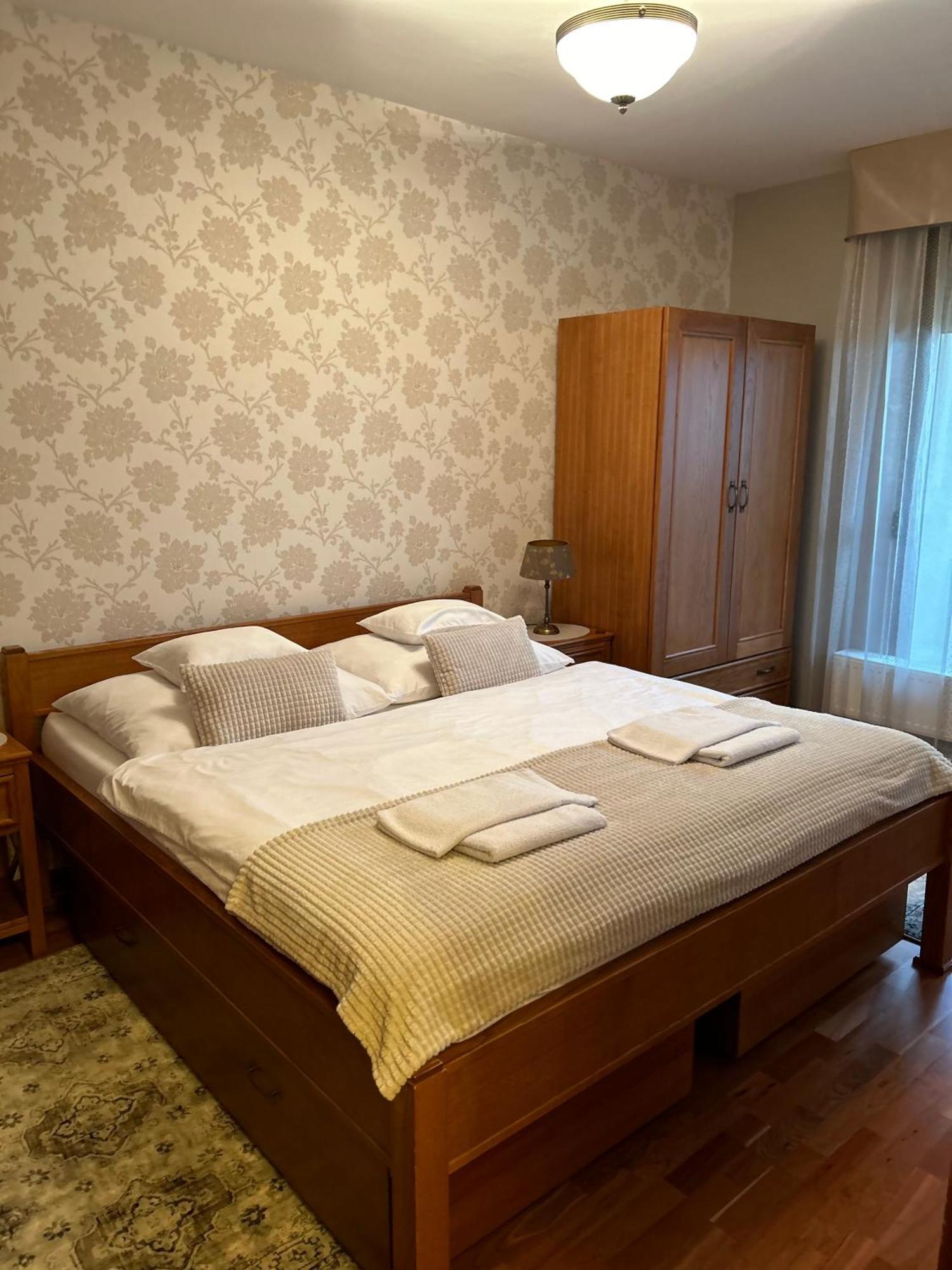 Danube Terrace Elegant With 2 Bedroom With Free Air Conditioner And Private Parking بودابست المظهر الخارجي الصورة
